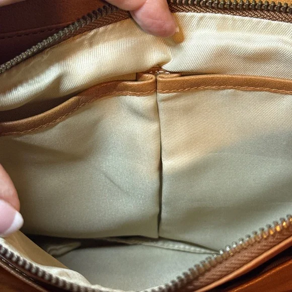 Lucky Brand BoHo Tan Caramel Flap Leather Crossbody Bag Purse Maximum Storage - Picture 8 of 11